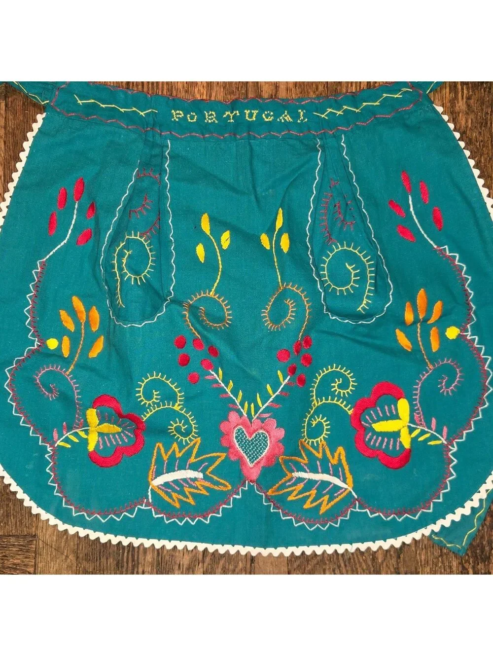 Vtg Portugal Handmade Green Embroidered Apron Pockets Traditional Floral Nature